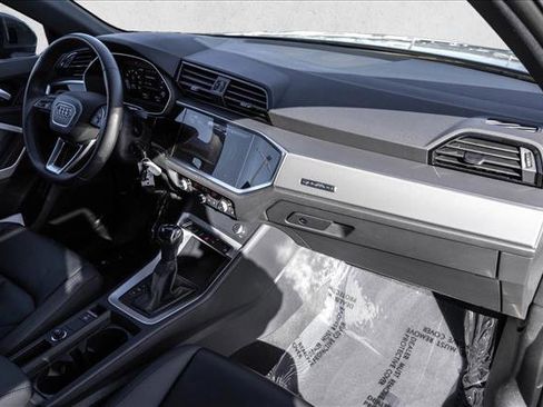 Used 2025 Audi Q3 2.0T Premium image 24