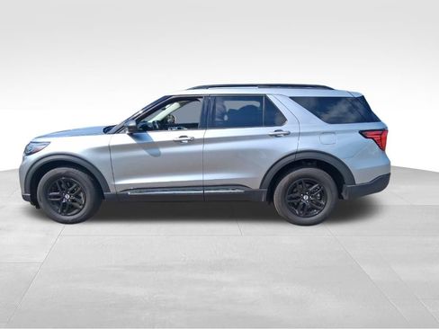Used 2025 Ford Explorer Active AWD/4WD image 9