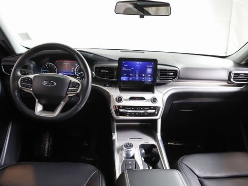 Used 2021 Ford Explorer XLT image 14