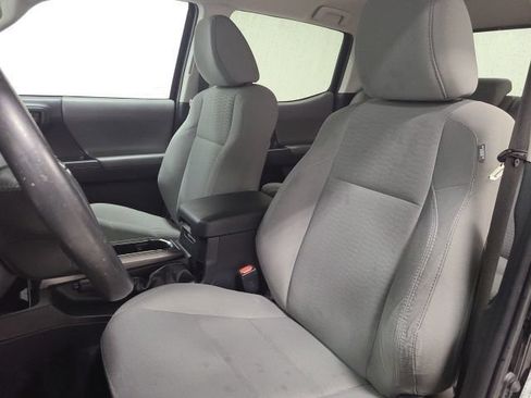 Certified 2018 Toyota Tacoma SR5 AWD/4WD image 18