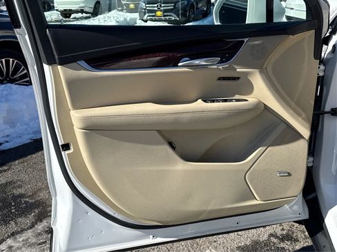 Used 2017 Cadillac XT5 Luxury w/ Driver Awareness Package image 18