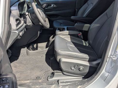 New 2026 Chrysler Voyager LX image 26