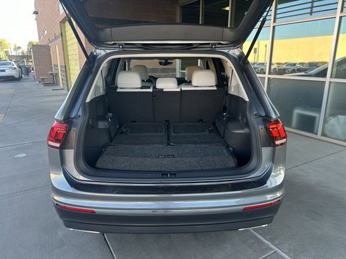 Used 2021 Volkswagen Tiguan SE w/ Panoramic Sunroof Package FWD image 30