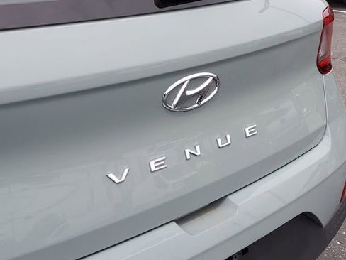 Used 2025 Hyundai Venue SEL FWD image 30
