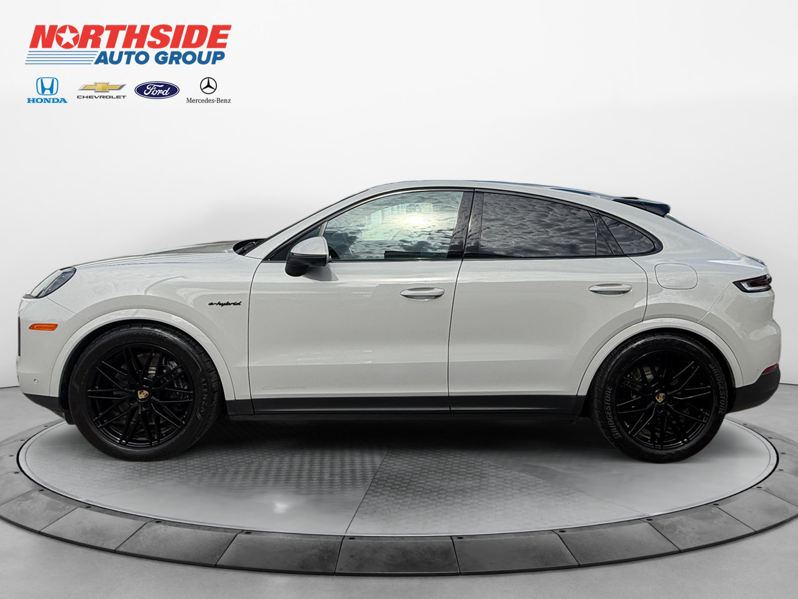 Used 2024 Porsche Cayenne Coupe AWD/4WD image 4