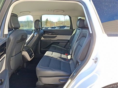 Certified 2024 Lincoln Nautilus Reserve image 10