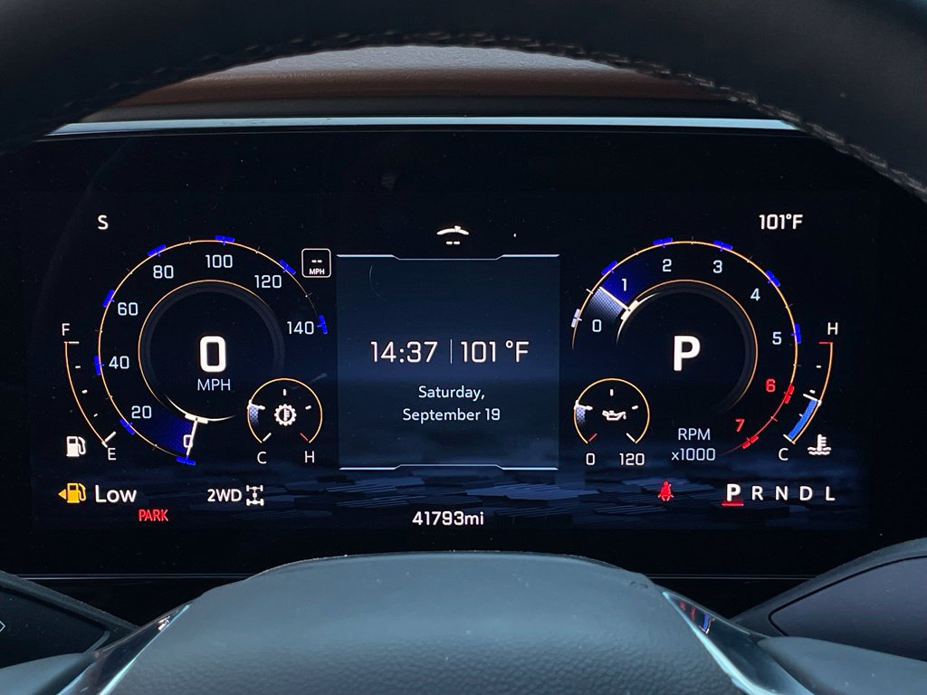Used 2025 Chevrolet Tahoe High Country AWD/4WD image 16
