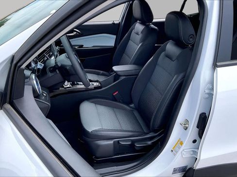 Used 2026 Chevrolet Trax LT FWD image 8
