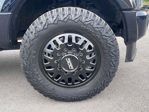 Used 2022 Ford F450 Platinum w/ FX4 Off-Road Package AWD/4WD image 9