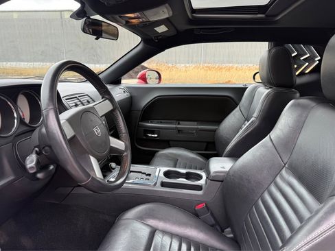 Used 2010 Dodge Challenger SE image 9