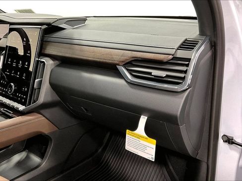 New 2026 GMC Acadia Denali Ultimate FWD image 9