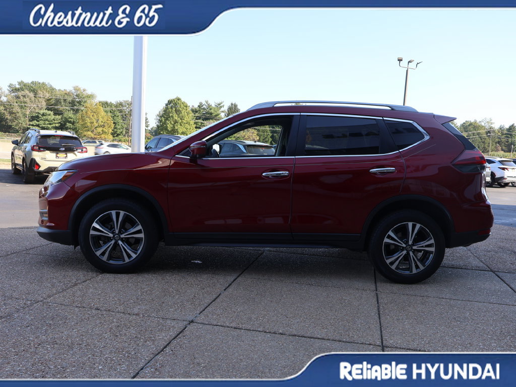 Used 2019 Nissan Rogue SV w/ Sun & Sound Touring Package AWD/4WD image 3