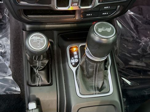 Used 2023 Jeep Wrangler Unlimited Sahara AWD/4WD image 20