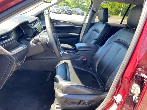 Used 2023 Jeep Grand Cherokee Limited AWD/4WD image 16