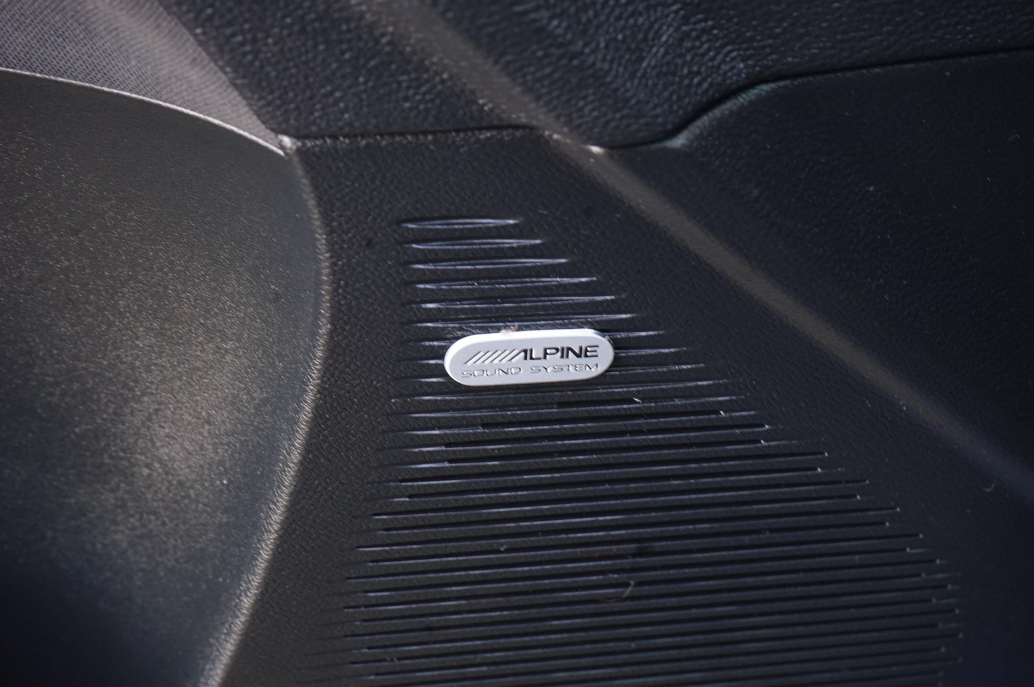 Used 2015 Dodge Challenger SXT w/ Driver Convenience Group RWD image 16