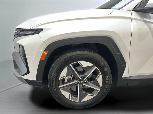 Certified 2025 Hyundai Tucson SEL AWD/4WD image 9
