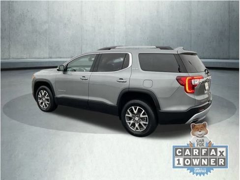 Used 2023 GMC Acadia SLE w/ Driver Convenience Package image 4