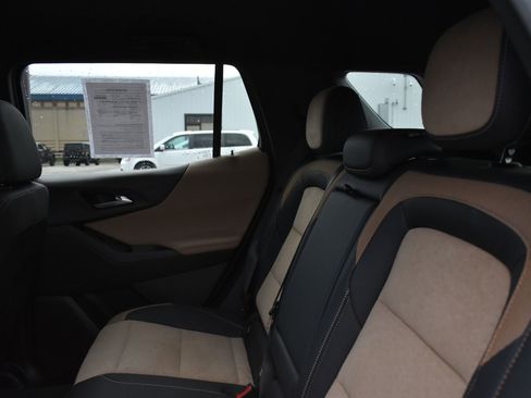 Used 2025 Chevrolet Equinox ACTIV w/ Safety and Technology Package image 16