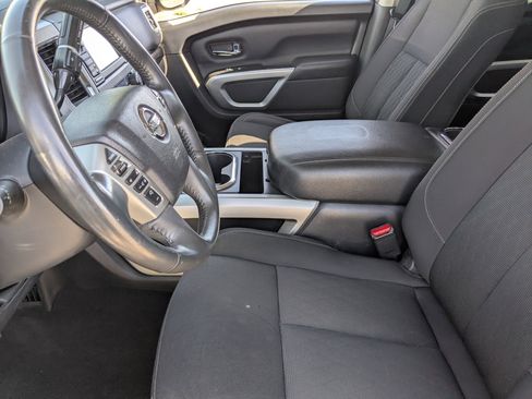 Used 2017 Nissan Titan SV image 28