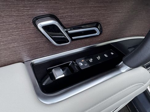 Certified 2025 Land Rover Range Rover SE AWD/4WD image 29