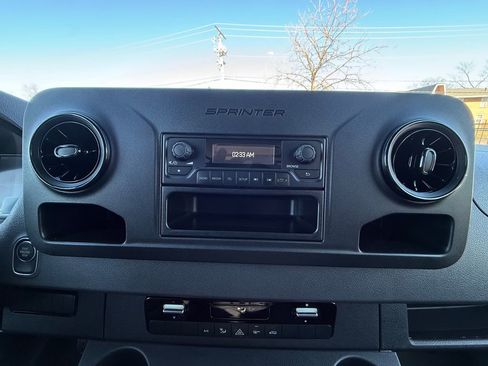 Used 2025 Mercedes-Benz Sprinter 2500 image 34