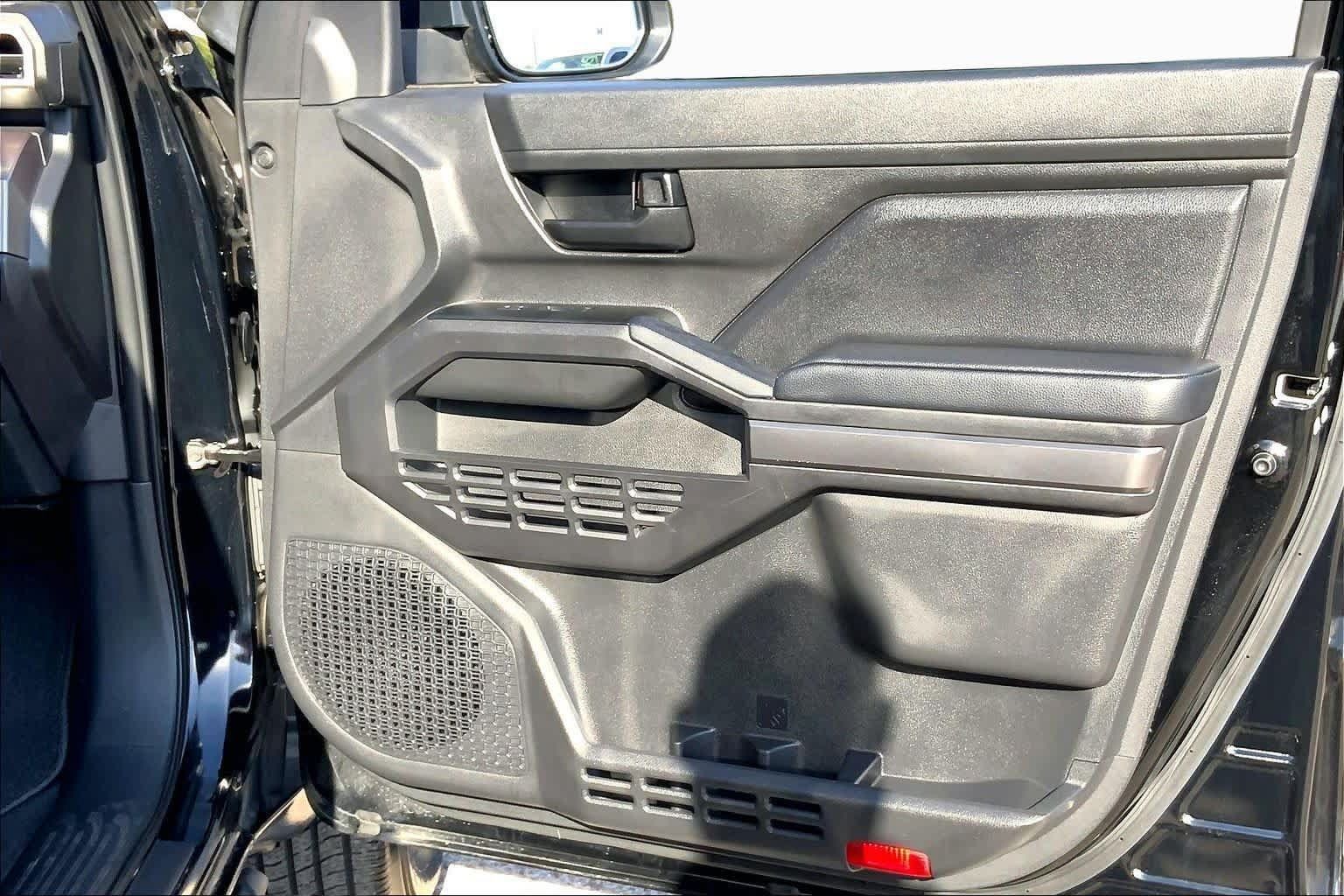 Used 2025 Toyota Tacoma SR5 AWD/4WD image 22