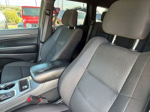 Used 2020 Jeep Grand Cherokee Laredo RWD image 17