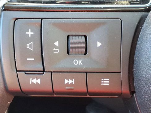 Used 2023 Nissan Rogue Platinum w/ Platinum Premium Package image 16