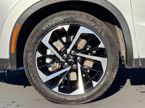 Used 2024 Mitsubishi Outlander FWD image 13