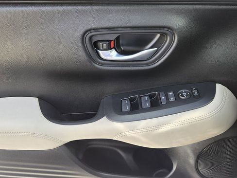 Used 2025 Honda HR-V LX image 27