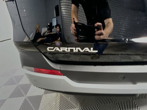 New 2026 Kia Carnival LXS image 5