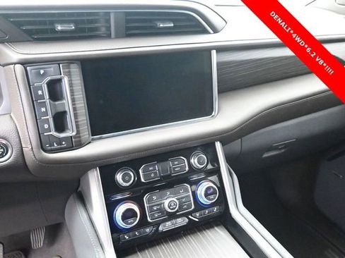 Used 2022 GMC Yukon XL Denali image 12
