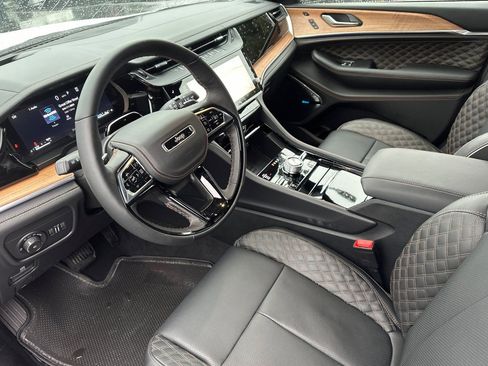 New 2026 Jeep Grand Cherokee Summit image 10
