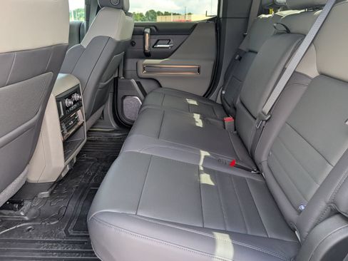 Used 2025 GMC Hummer EV 2X w/ LPO, Sport Package AWD/4WD image 13