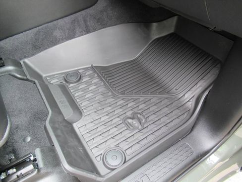 New 2026 RAM 1500 Laramie AWD/4WD image 32