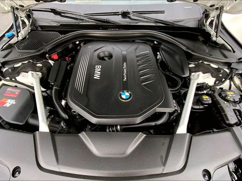 Used 2019 BMW 740i w/ Executive Package image 21