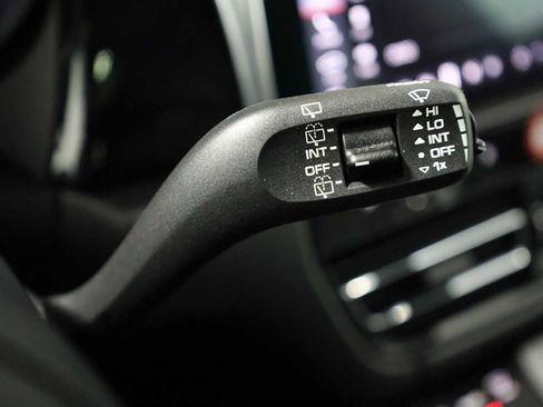 Certified 2025 Porsche Macan Turbo image 29