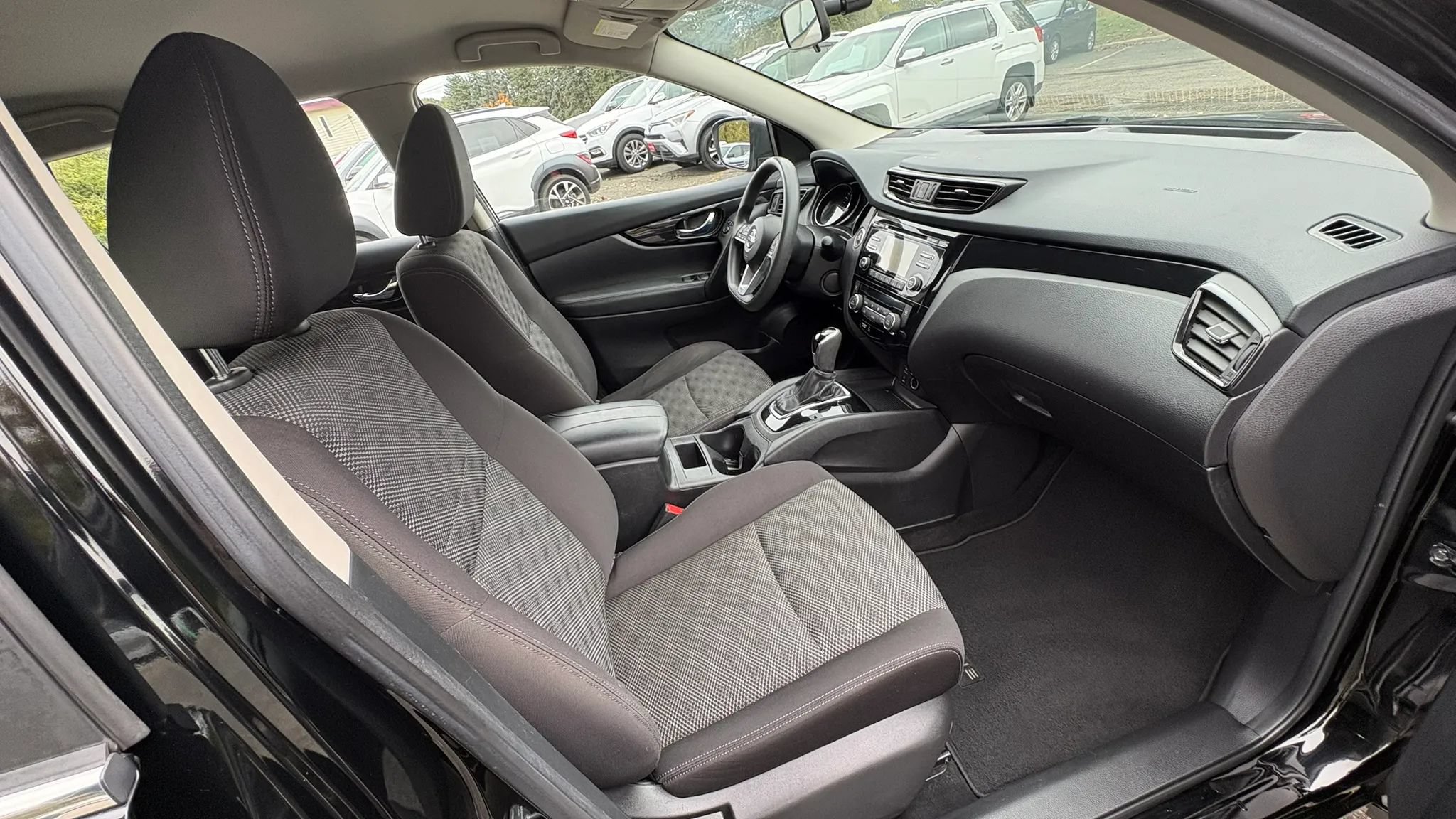Used 2017 Nissan Rogue Sport SV FWD image 28
