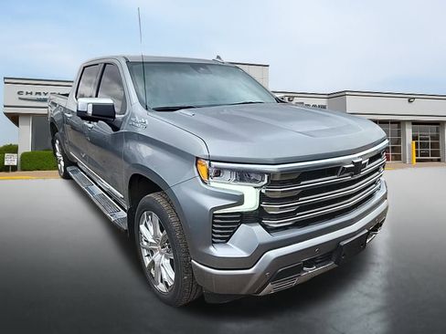Used 2024 Chevrolet Silverado 1500 High Country w/ High Country Premium Package AWD/4WD image 2