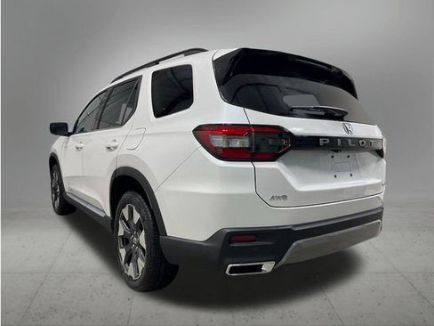 New 2026 Honda Pilot Touring image 3