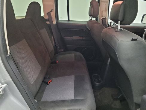 Used 2017 Jeep Patriot Latitude FWD image 19