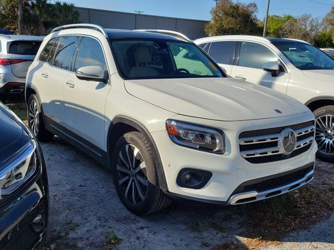 Used 2022 Mercedes-Benz GLB 250 image 2