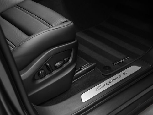 New 2026 Porsche Cayenne S image 22