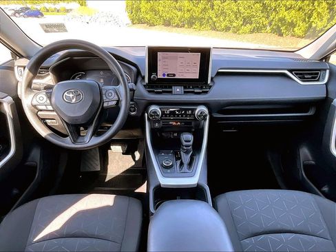 Used 2025 Toyota RAV4 XLE AWD/4WD image 21