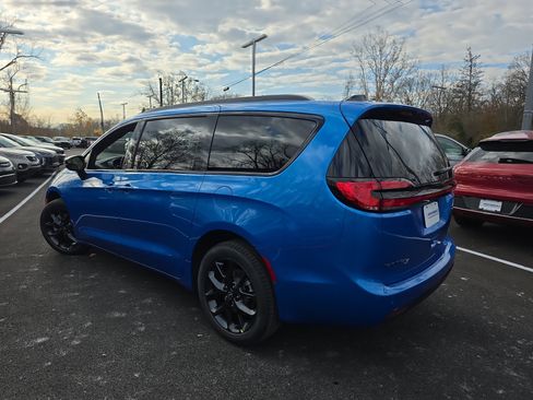 New 2026 Chrysler Pacifica Select image 20