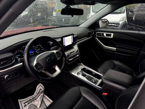 Used 2021 Ford Explorer XLT w/ Equipment Group 202A image 12