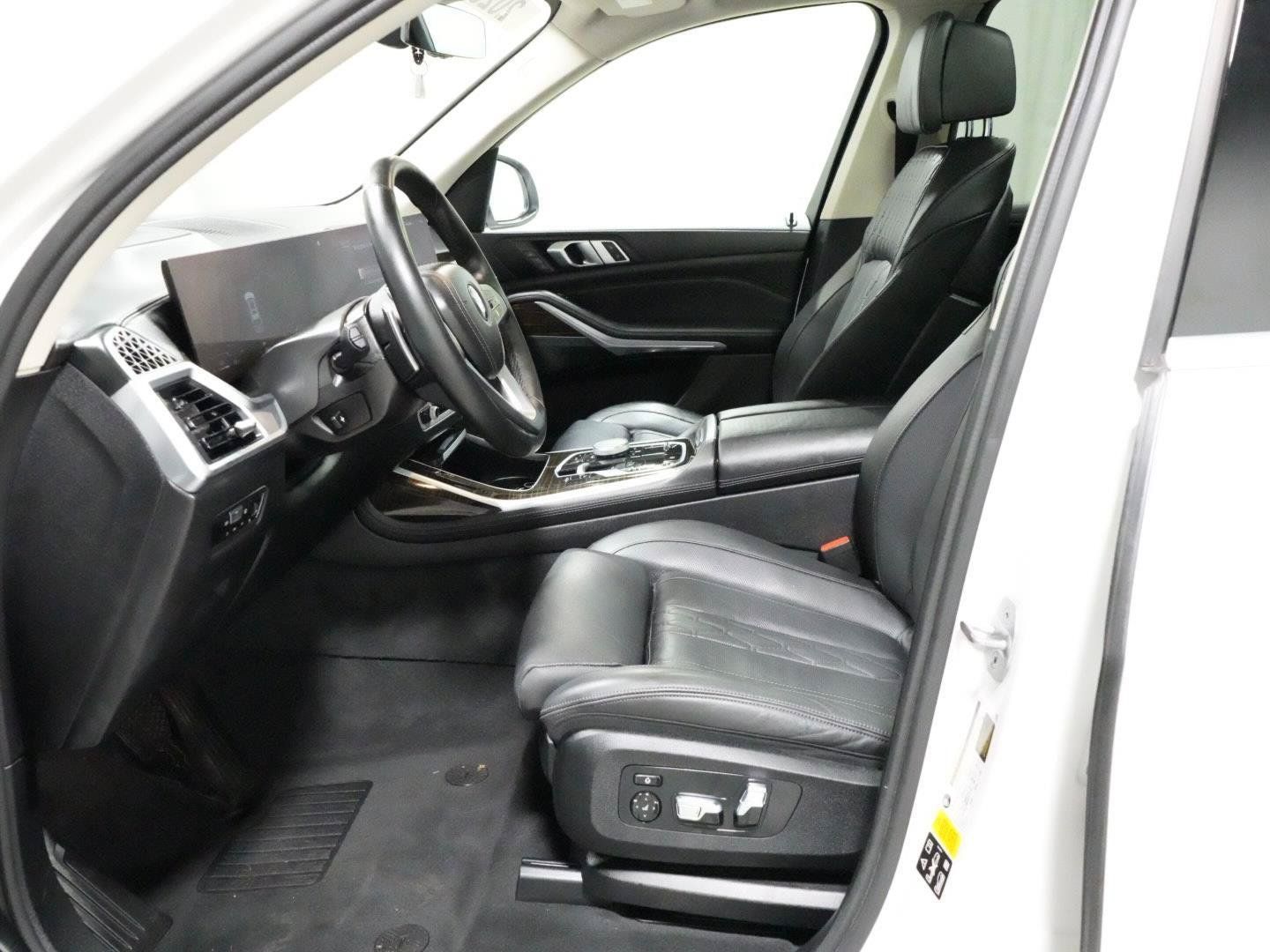 Used 2023 BMW X7 xDrive40i w/ Climate Comfort Package AWD/4WD image 2