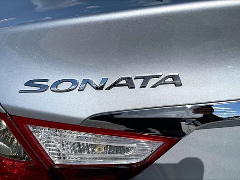 Used 2013 Hyundai Sonata Limited w/ Premium Pkg FWD image 10