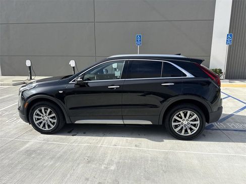 Used 2023 Cadillac XT4 Premium Luxury image 6