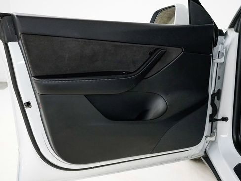 Used 2021 Tesla Model Y Long Range image 7